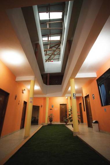 El Mural Backpackers