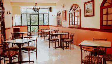 Hotel Manhattan Inn Airport