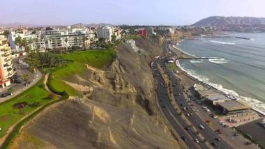 Cozy and Comfortable Home in MIRAFLORES