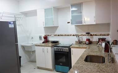 APARTAMENTOS PRIVADOS - 10 minutos del Aeropuerto Lima PE