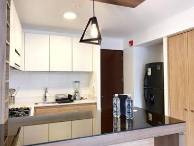 Breezy 2BR in Luxury Building