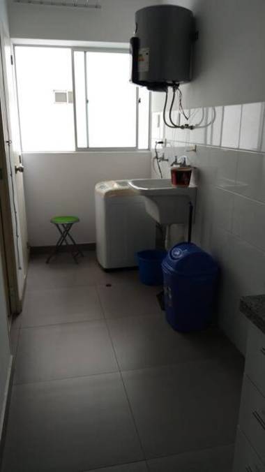 Apartamento completo frente a parque.