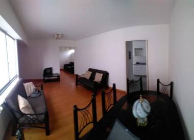 Apartamento completo frente a parque.
