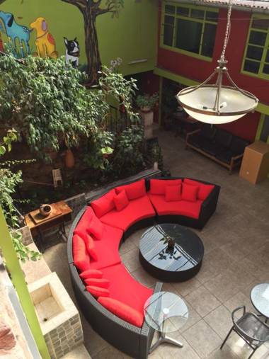 Blacky Hostel and Apartments