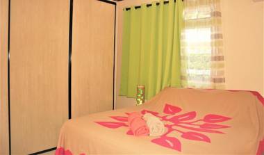 TAHITI - Sanny's Place Room & Pool