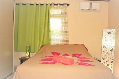 TAHITI - Sanny's Place Room & Pool