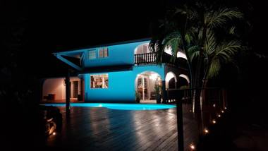 Villa Maroe (étage entier deux chambres salle de bain et cuisine)