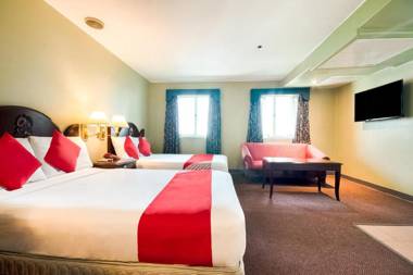 OYO 227 Palladium Suites Hotel