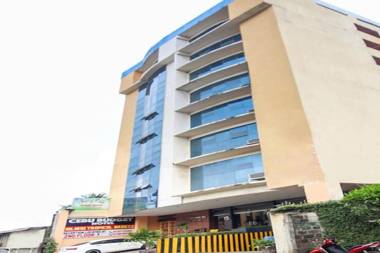 OYO 130 Jy Crown Palace Vaccinated Staff