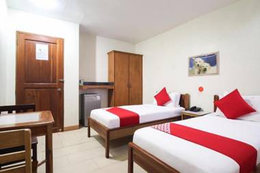 OYO 130 Jy Crown Palace Vaccinated Staff