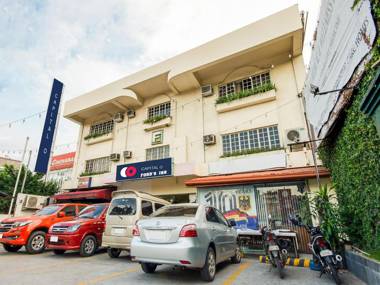 OYO 465 Ford's Inn (Vaccinated Staff)