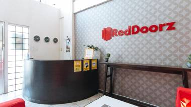 RedDoorz at KM 50 Aguinaldo Highway Tagaytay - Vaccinated Staff