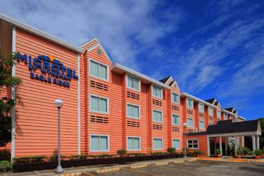 Microtel By Wyndham Eagle Ridge - Cavite
