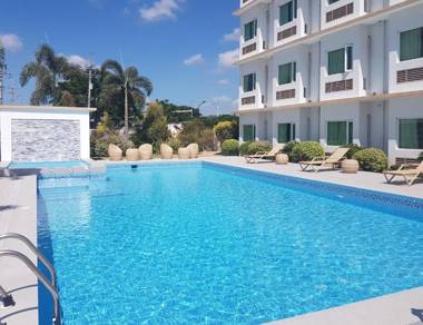 Microtel by Wyndham South Forbes