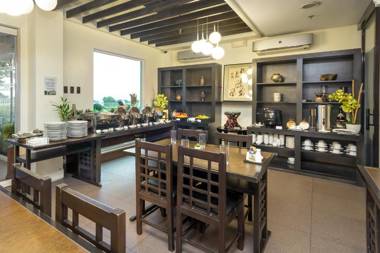 Microtel by Wyndham South Forbes