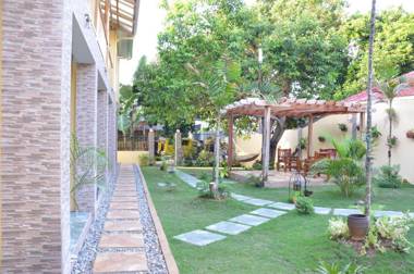 Captain's Lodge and Bar