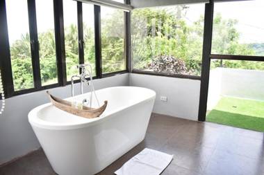 8 Suites By Fat Jimmy'S