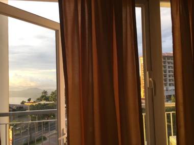 Ron's Condo Overlooking the Lake