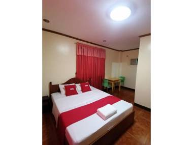 OYO 879 Laurien's Budget Hotel 2