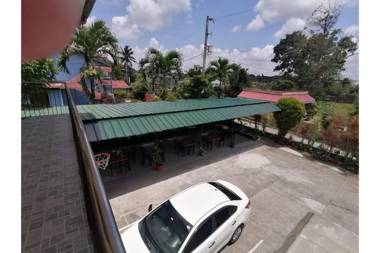 OYO 879 Laurien's Budget Hotel 2