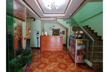 OYO 879 Laurien's Budget Hotel 2