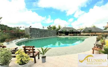 RedDoorz Premium near Health Centrum Banica