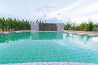 RedDoorz Premium near Health Centrum Banica