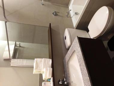 Microtel by Wyndham Acropolis