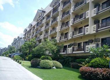 The Redwoods SM Fairview w/ NETFLIX & BALCONY