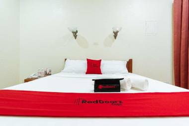 RedDoorz Premium near Pristine Beach