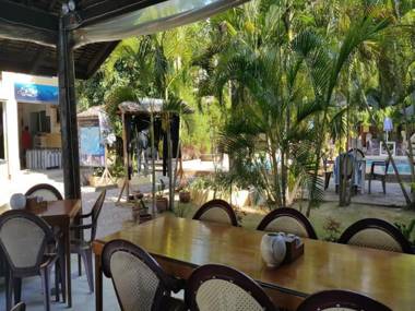 La Laguna Beach Club & Dive Center