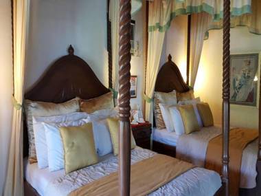 Tropicana Castle Dive Resort