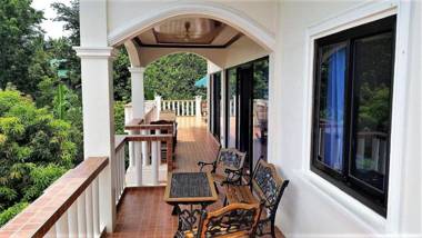 Inviting 2-Bed House in Puerto Galera