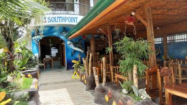 OYO 796 Southpoint Hostel And Restobar