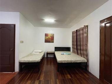 OYO 796 Southpoint Hostel And Restobar