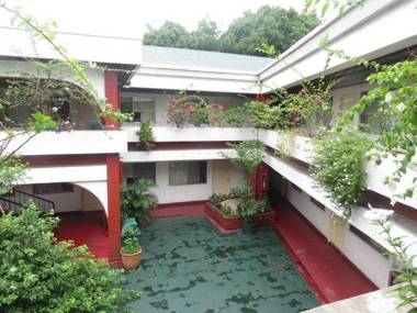 Broadway Court Apartelle 4th Street