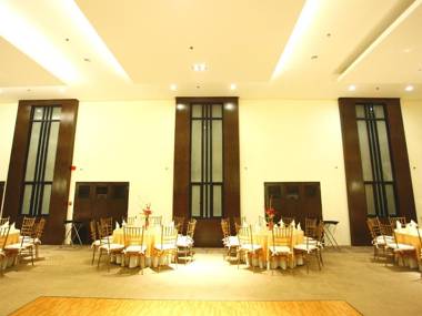 The Oracle Hotel & Residences