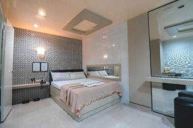 Mahal Kita Drive Inn