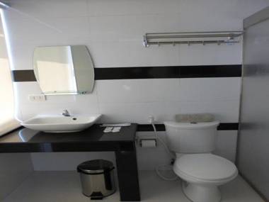 Silver Oaks Hotel And Suite