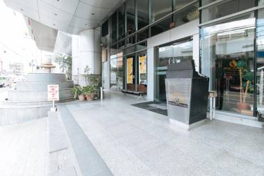 RedDoorz Plus @ E Rodriguez Corner Banawe