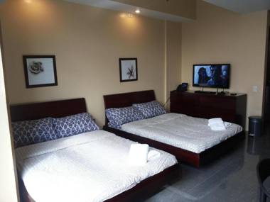 Family Studio at Twin Oaks Place