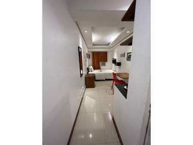 Vaccinated Staff - OYO 882 City Stay Inns Makati City Hall