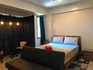 Studio Condo Across Airport (Two Palmtree Villas)