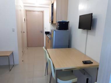 SM Light Residence - 1BR Condo with Balcony FF