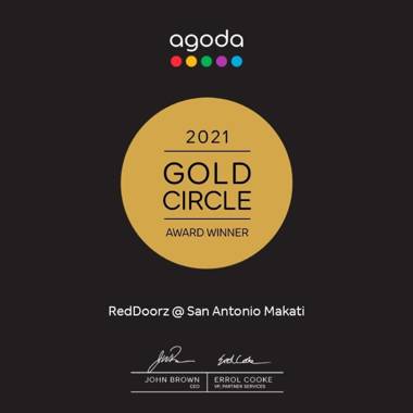 RedDoorz San Antonio Makati - Vaccinated Staff