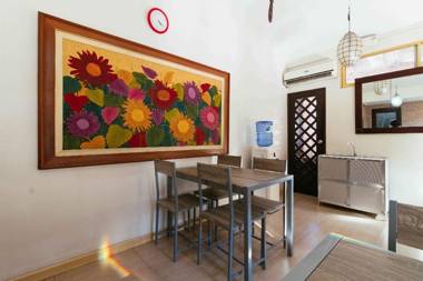 RedDoorz San Antonio Makati - Vaccinated Staff