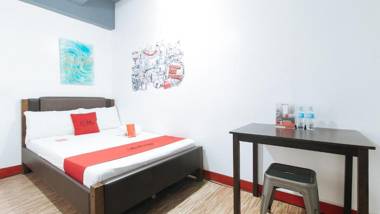 RedDoorz near Quirino Station - Vaccinated Staff