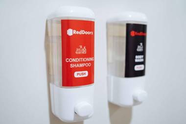 RedDoorz at Samat Mandaluyong - Vaccinated Staff