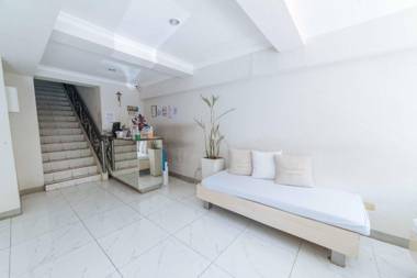 RedDoorz at Samat Mandaluyong - Vaccinated Staff