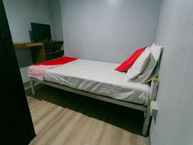 OYO 722 Slouch Hat Inn